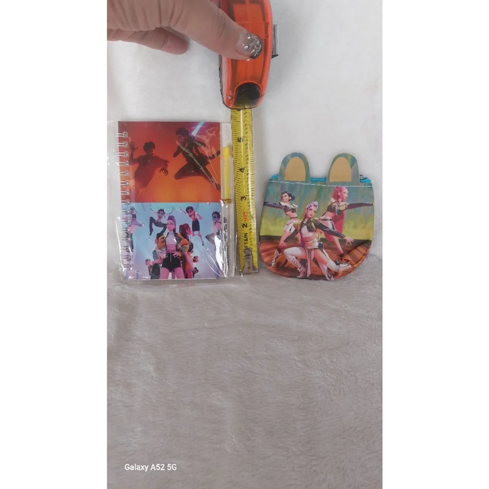 There's a hunting party with KPOP Demon Hunter notepad, and coin purse set.